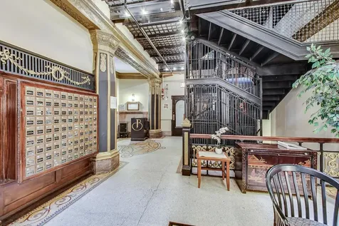 2800 North Pine Grove Avenue Chicago IL 60657