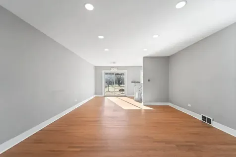 2017 East Seneca Lane Mount Prospect IL 60056