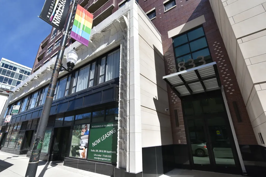 3833 North Broadway Street Chicago IL 60613