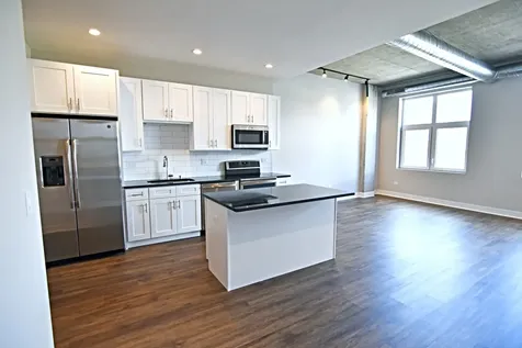 3833 North Broadway Street Chicago IL 60613