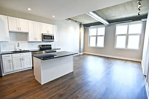 3833 North Broadway Street Chicago IL 60613
