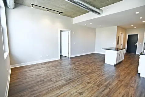 3833 North Broadway Street Chicago IL 60613