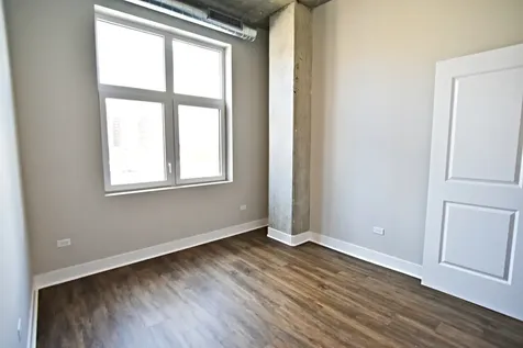 3833 North Broadway Street Chicago IL 60613