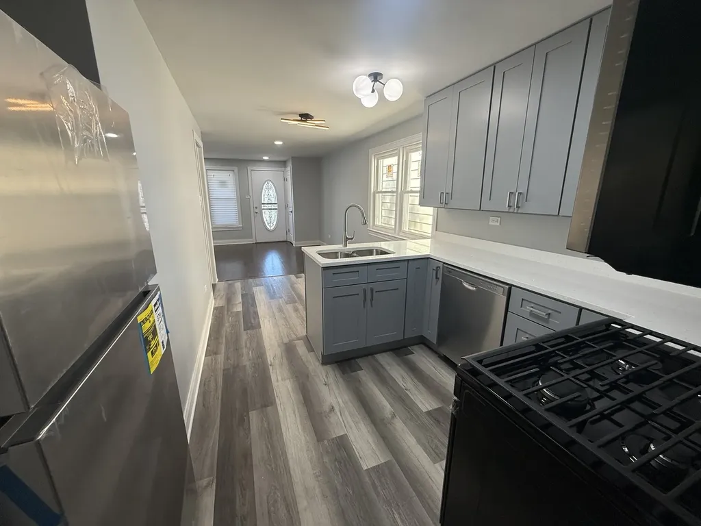 1234 West 97th Place Chicago IL 60643