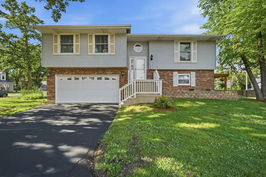 136 Edgewater Drive Crystal Lake IL 60014