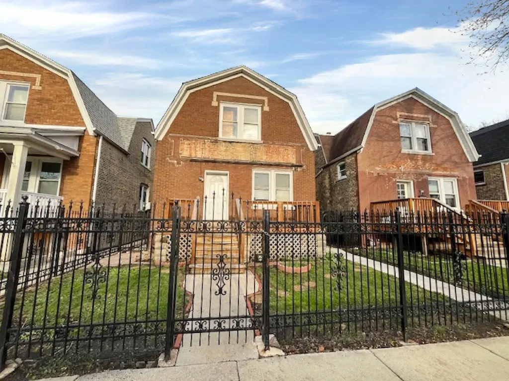 913 North Kedvale Avenue Chicago IL 60651