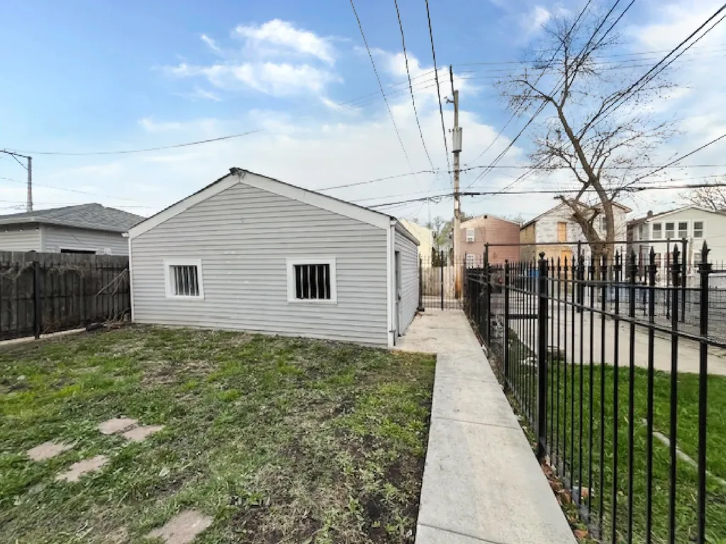 913 North Kedvale Avenue Chicago IL 60651