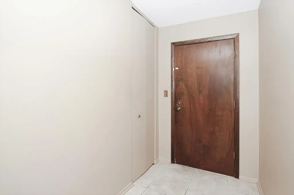 2000 Saint Regis Drive Lombard IL 60148