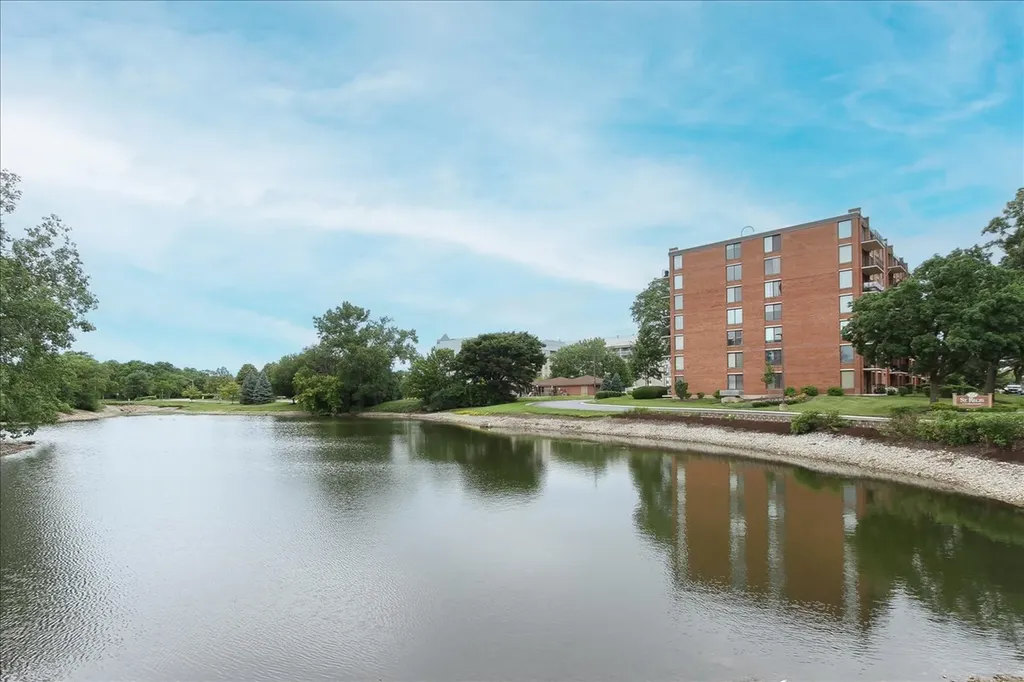 2000 Saint Regis Drive Lombard IL 60148