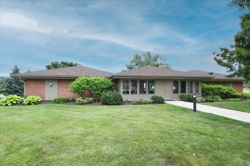 2000 Saint Regis Drive Lombard IL 60148