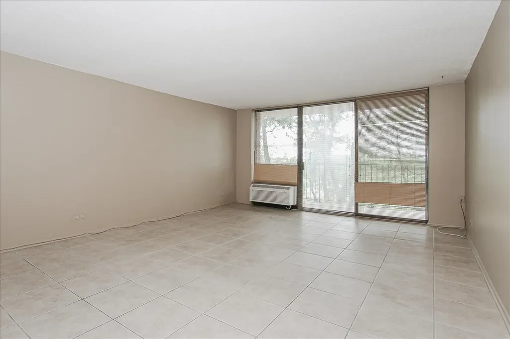 2000 Saint Regis Drive Lombard IL 60148