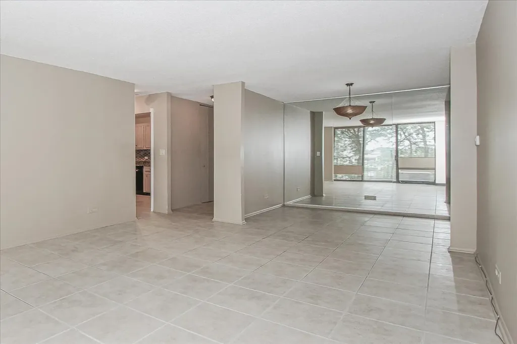 2000 Saint Regis Drive Lombard IL 60148