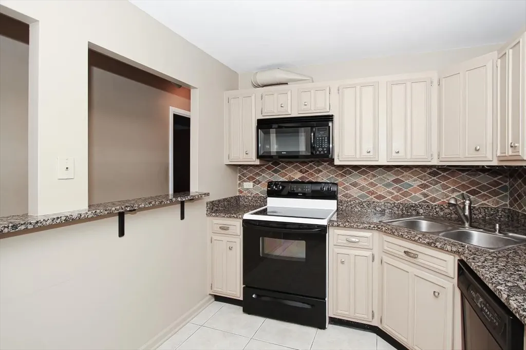 2000 Saint Regis Drive Lombard IL 60148
