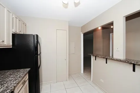 2000 Saint Regis Drive Lombard IL 60148