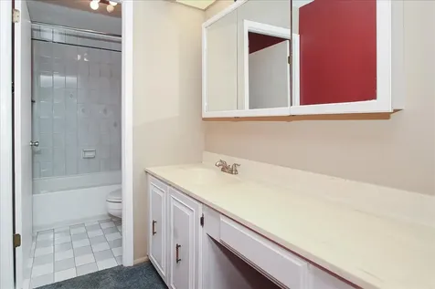 2000 Saint Regis Drive Lombard IL 60148