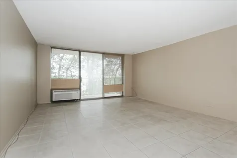 2000 Saint Regis Drive Lombard IL 60148