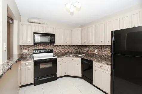 2000 Saint Regis Drive Lombard IL 60148