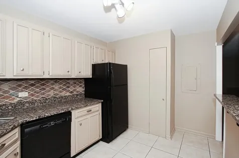 2000 Saint Regis Drive Lombard IL 60148