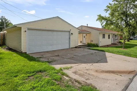 501 38TH Street Moline IL 61265