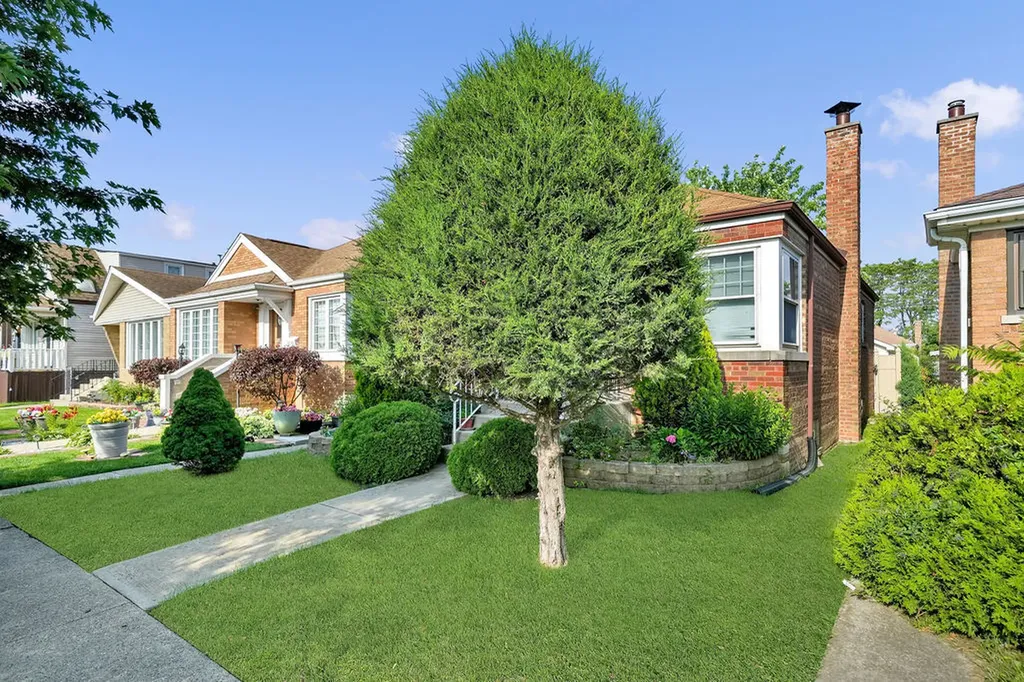 6228 South Menard Avenue Chicago IL 60638