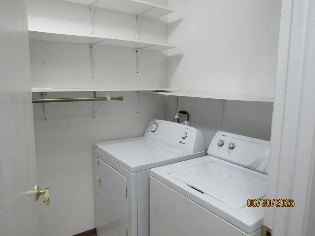 352 Pembroke Court Schaumburg IL 60193