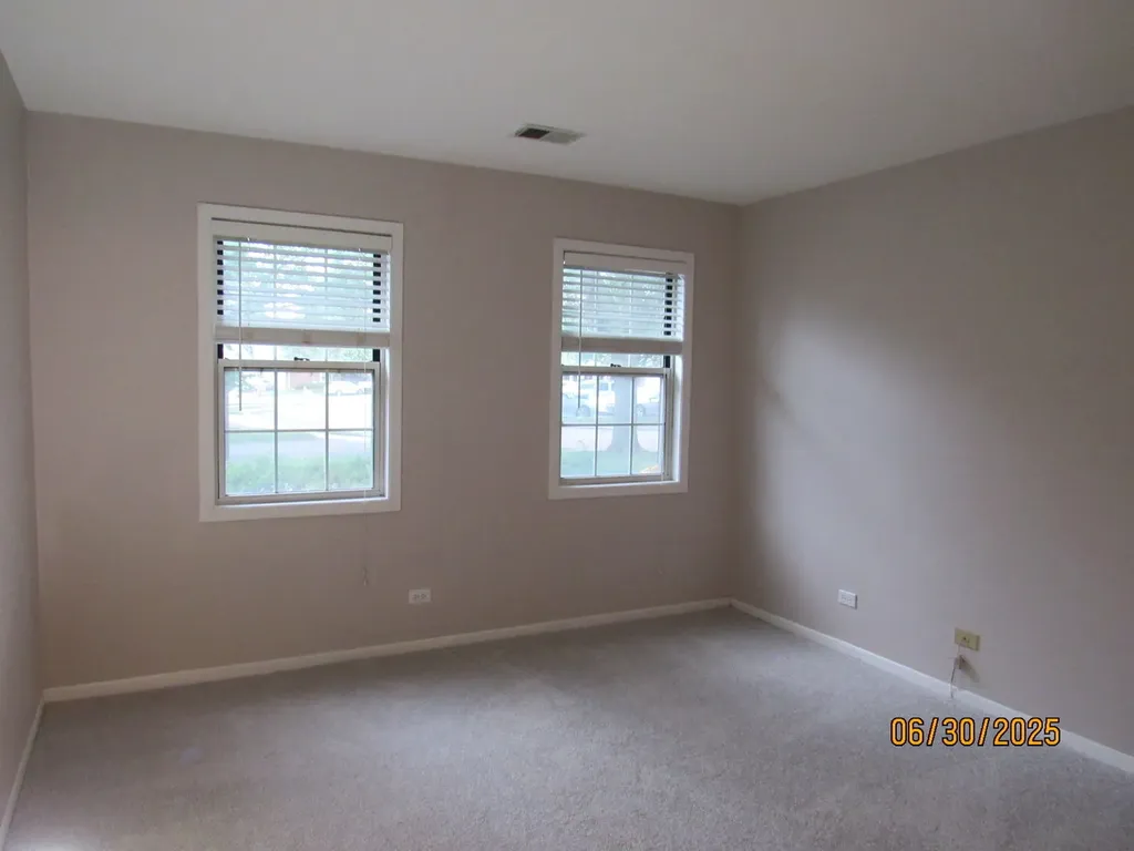 352 Pembroke Court Schaumburg IL 60193