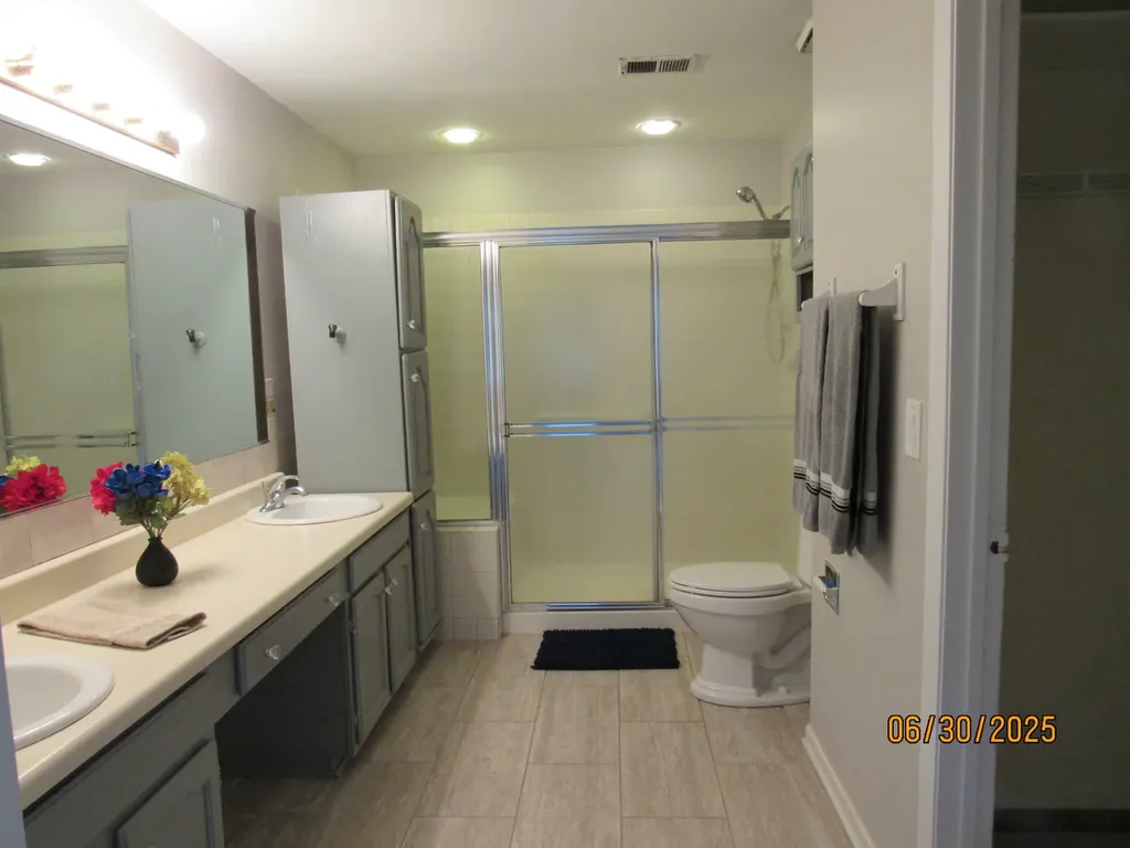 352 Pembroke Court Schaumburg IL 60193
