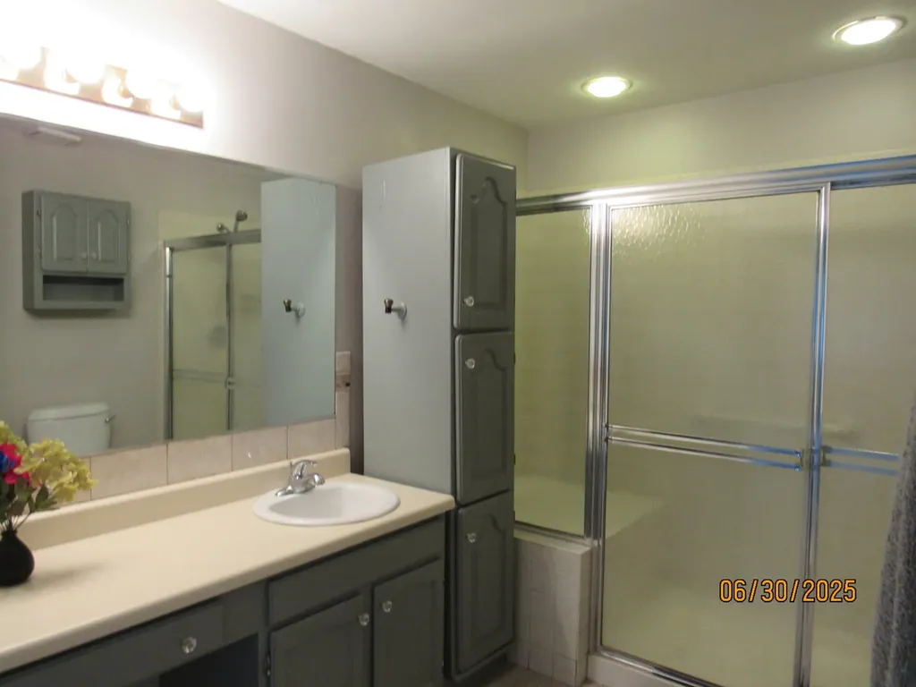 352 Pembroke Court Schaumburg IL 60193