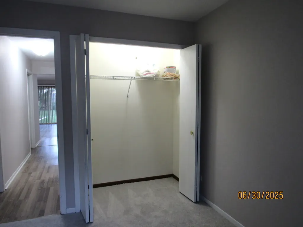 352 Pembroke Court Schaumburg IL 60193