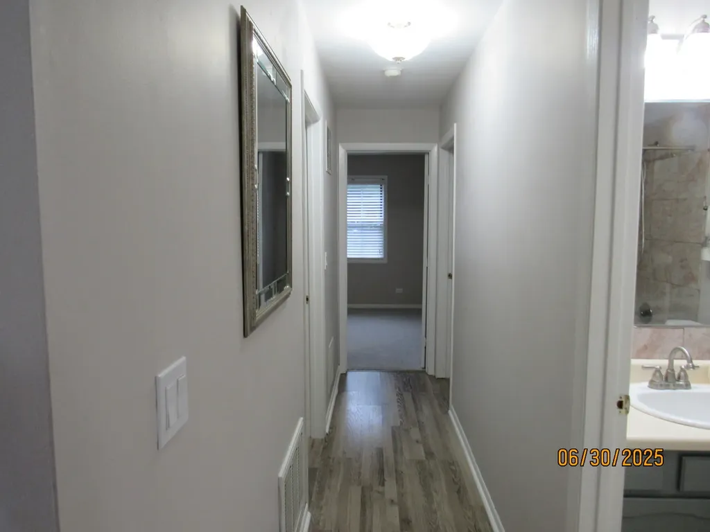 352 Pembroke Court Schaumburg IL 60193