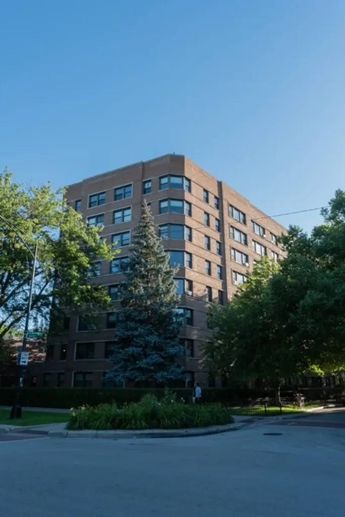 4880 North Marine Drive Chicago IL 60640