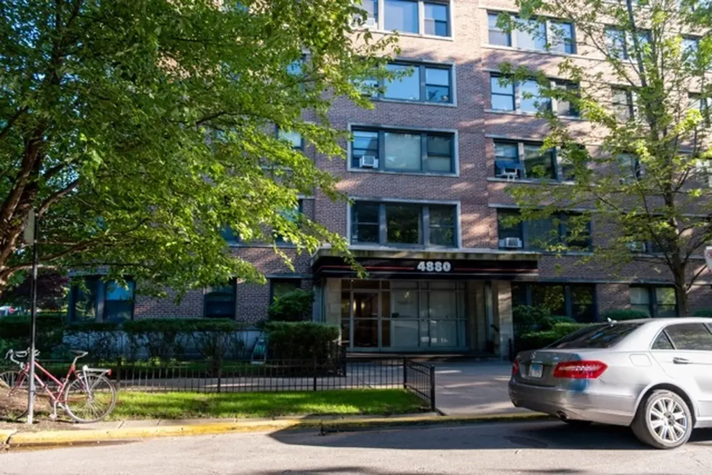 4880 North Marine Drive Chicago IL 60640