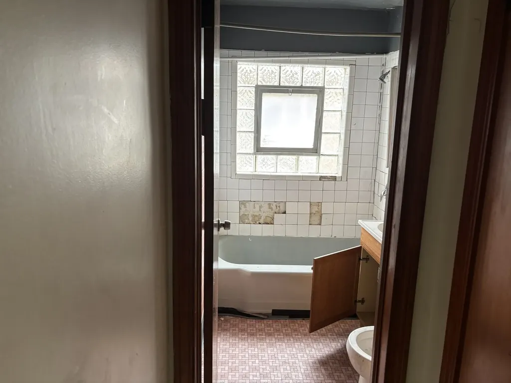 9114 South Ellis Avenue Chicago IL 60619