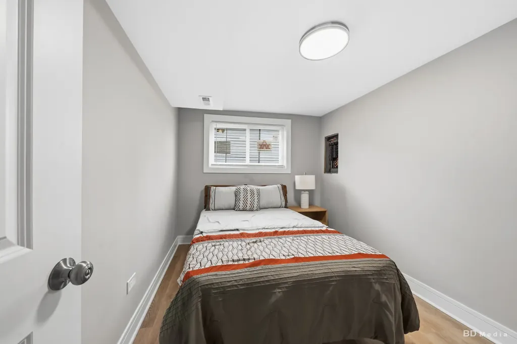 8541 South Givins Court Chicago IL 60620
