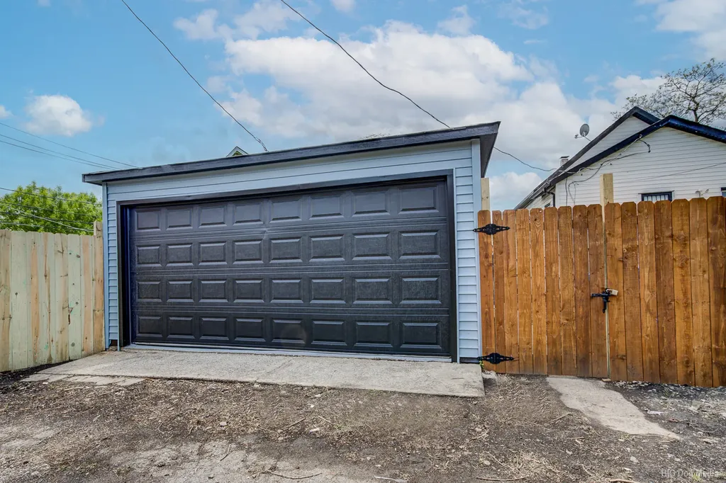 8541 South Givins Court Chicago IL 60620