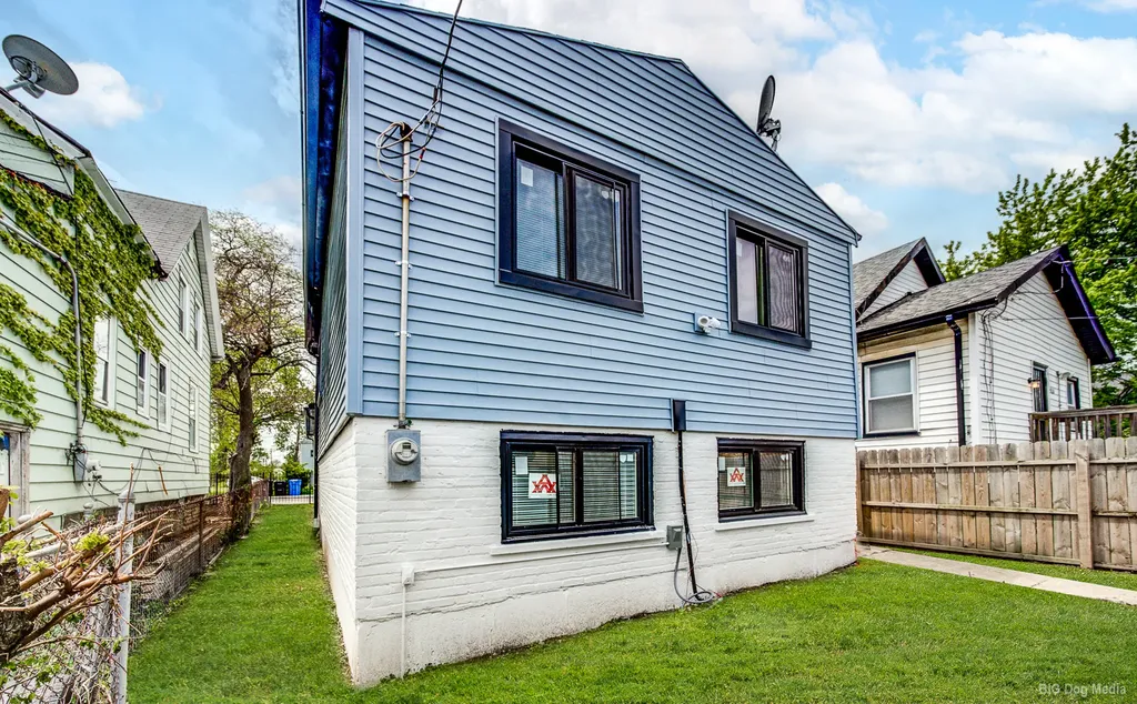 8541 South Givins Court Chicago IL 60620