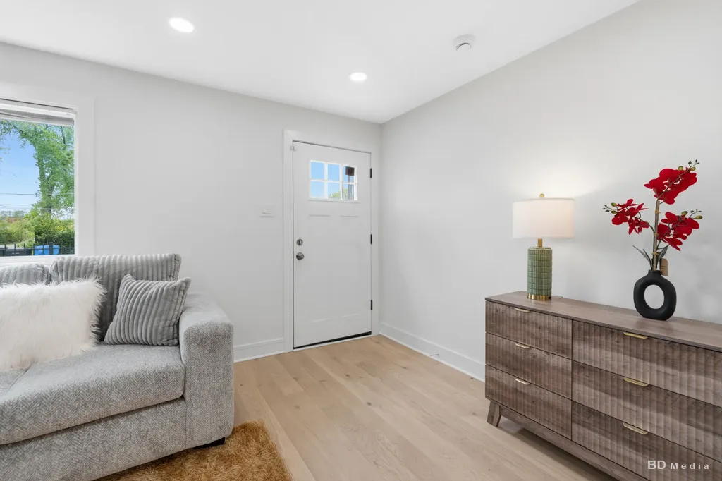 8541 South Givins Court Chicago IL 60620