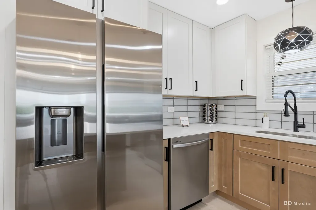 8541 South Givins Court Chicago IL 60620