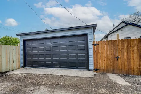 8541 South Givins Court Chicago IL 60620