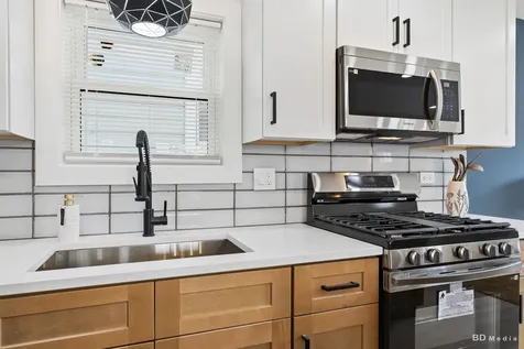 8541 South Givins Court Chicago IL 60620
