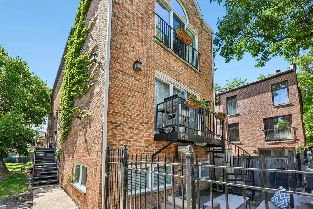 1618 North Burling Street Chicago IL 60614