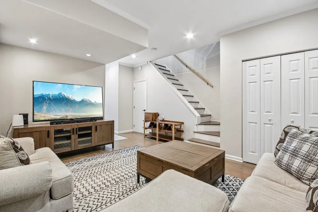1618 North Burling Street Chicago IL 60614