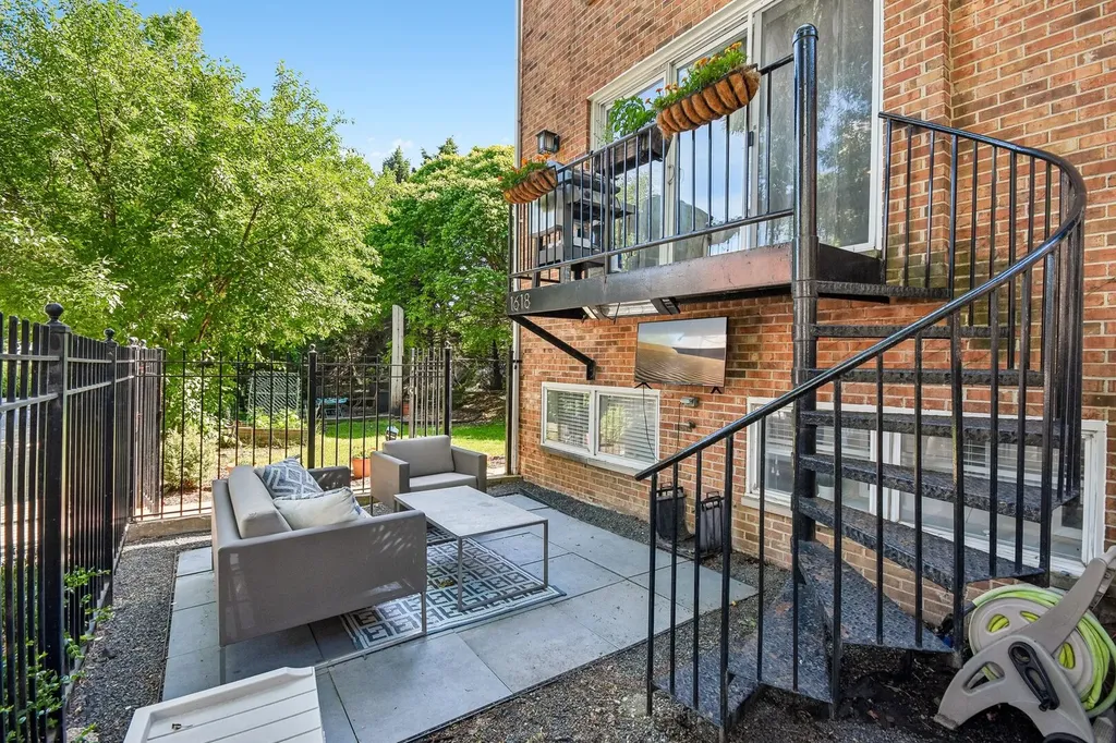 1618 North Burling Street Chicago IL 60614