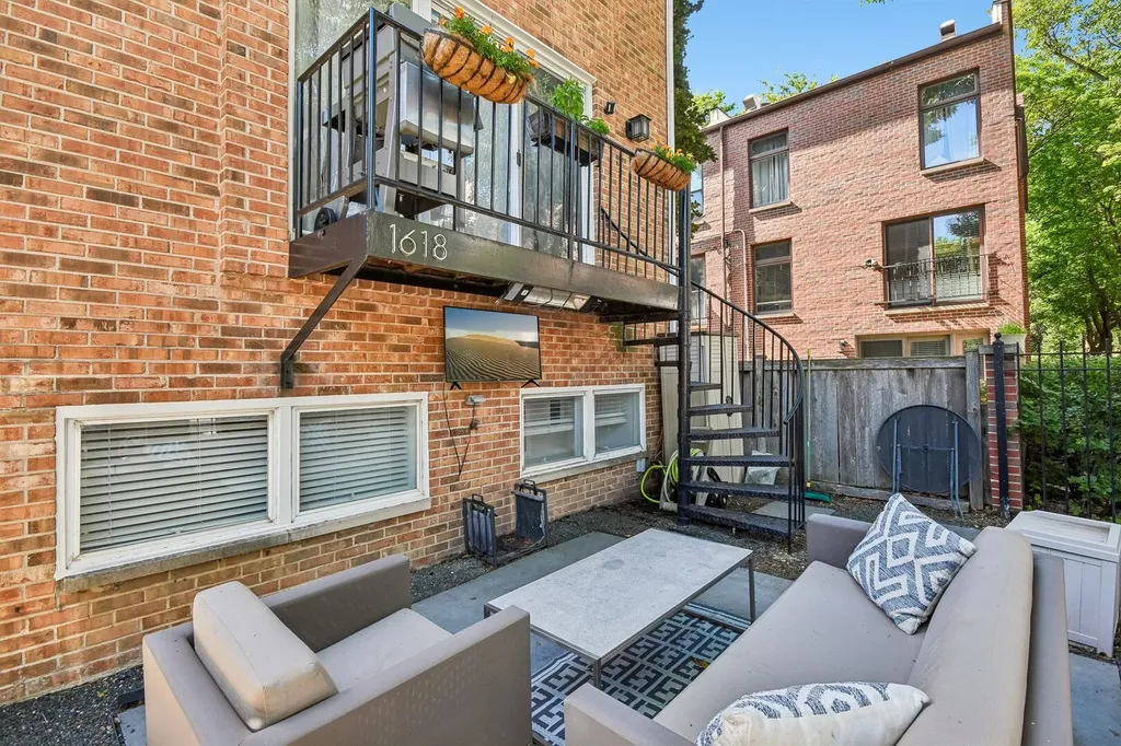1618 North Burling Street Chicago IL 60614