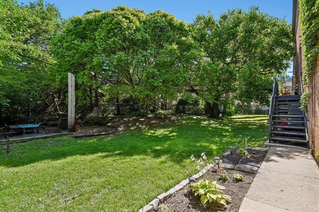 1618 North Burling Street Chicago IL 60614