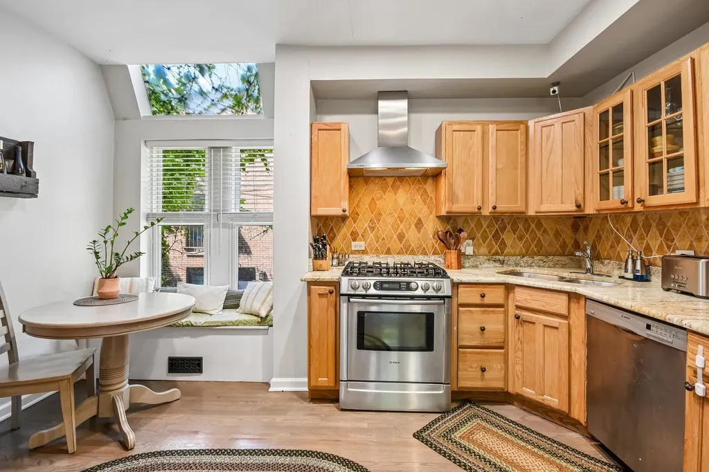 1618 North Burling Street Chicago IL 60614