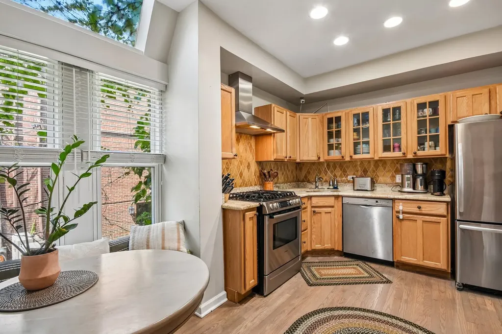 1618 North Burling Street Chicago IL 60614