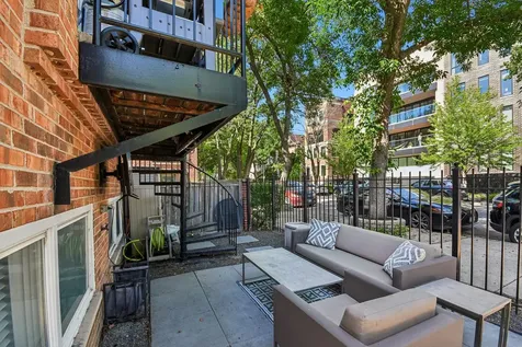 1618 North Burling Street Chicago IL 60614