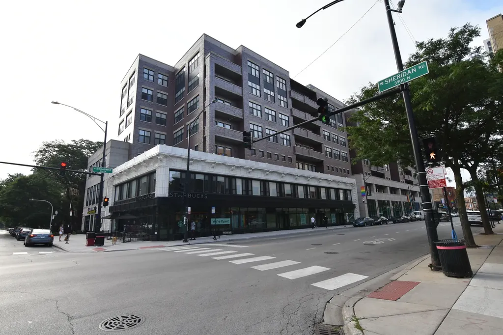 3833 North Broadway Street Chicago IL 60613