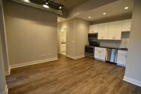 3833 North Broadway Street Chicago IL 60613